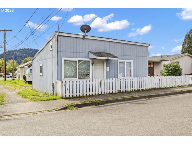 215 E 2ND Ave, Riddle, OR 97469