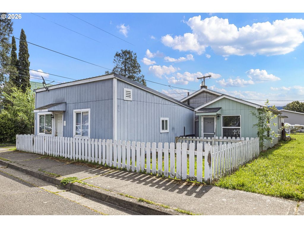215 E 2ND Ave, Riddle, OR 97469