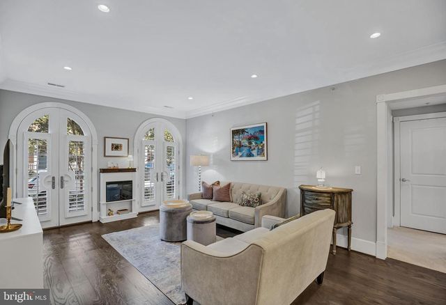 910 POWHATAN ST #104N, Alexandria, VA 22314