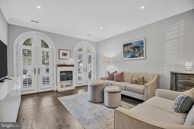 910 POWHATAN ST #104N, Alexandria, VA 22314