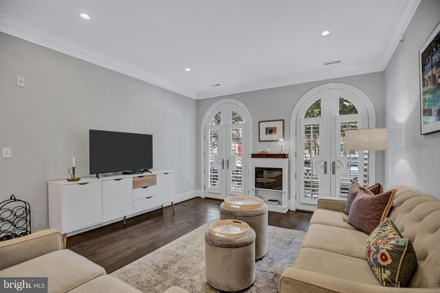 910 POWHATAN ST #104N, Alexandria, VA 22314