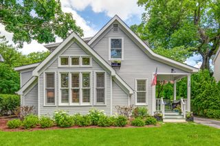 130 E North Avenue, Lake Bluff, IL 60044