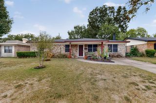 2210 Starlite Lane, Irving, TX 75061