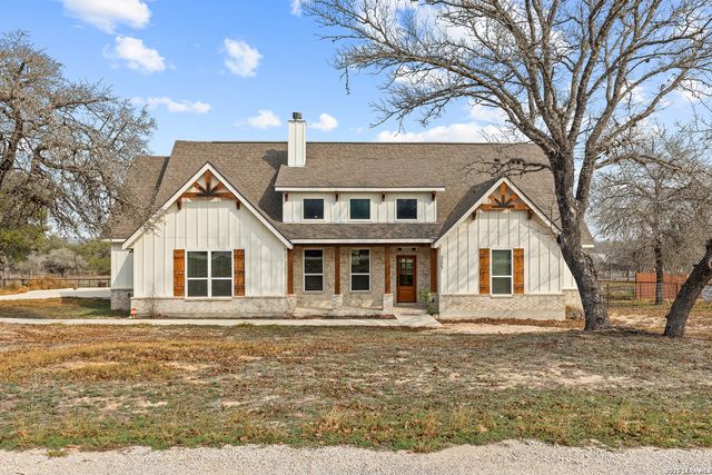 205 Patchwork corner, Poteet, TX 78065