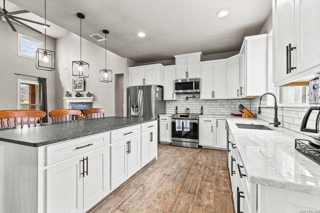 205 Patchwork corner, Poteet, TX 78065