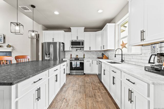 205 Patchwork corner, Poteet, TX 78065