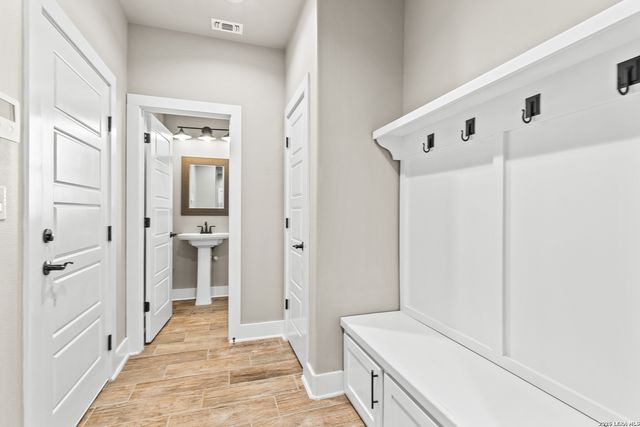 205 Patchwork corner, Poteet, TX 78065