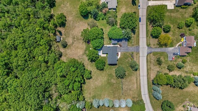 W5010 Hawk ROAD, Elkhorn, WI 53121
