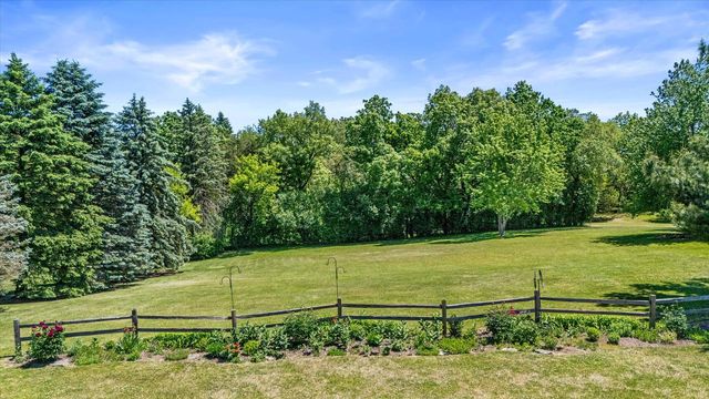 W5010 Hawk ROAD, Elkhorn, WI 53121