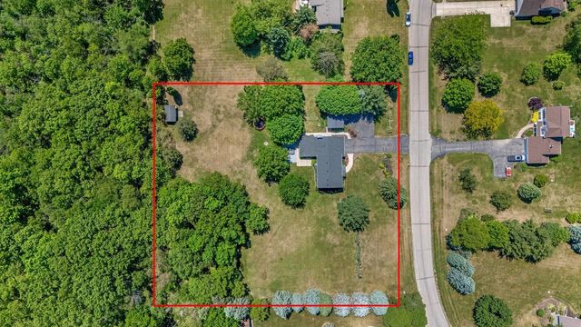 W5010 Hawk ROAD, Elkhorn, WI 53121