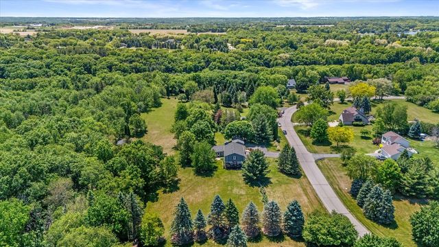 W5010 Hawk ROAD, Elkhorn, WI 53121