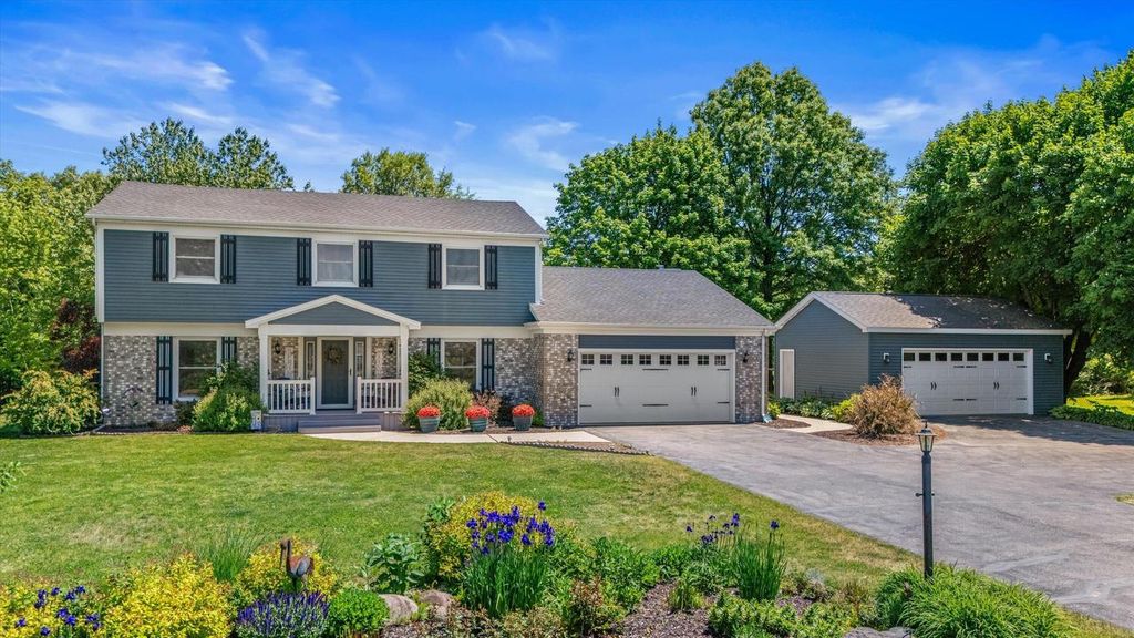 W5010 Hawk ROAD, Elkhorn, WI 53121