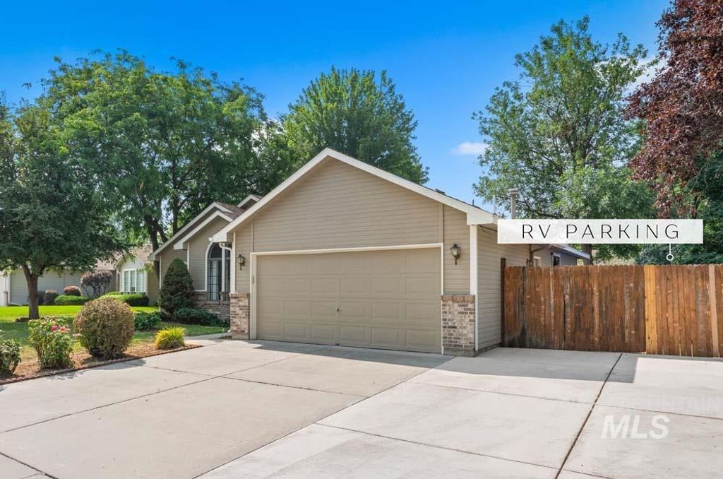 2317 W Rainfall St, Meridian, ID 83646 photo 2