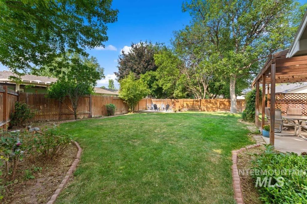 2317 W Rainfall St, Meridian, ID 83646 photo 3