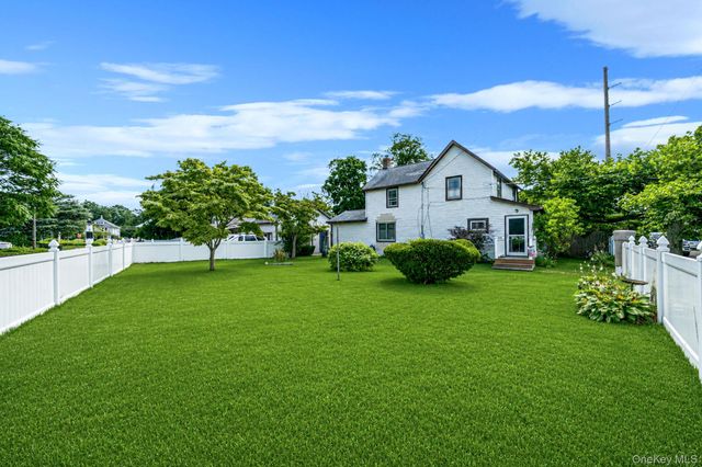 117 N Clinton Avenue, Bay Shore, NY 11706