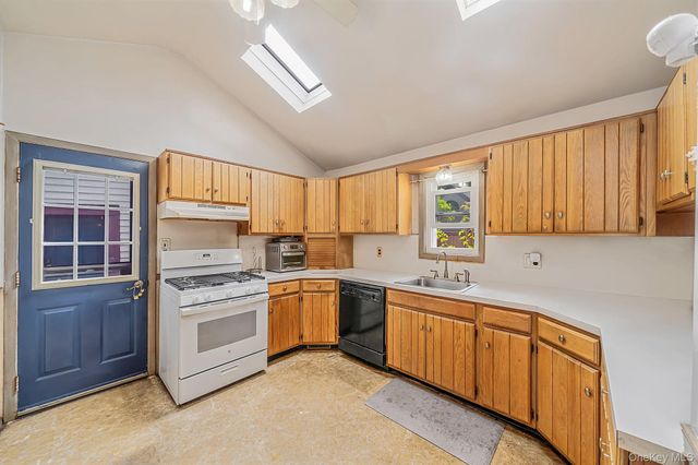 117 N Clinton Avenue, Bay Shore, NY 11706