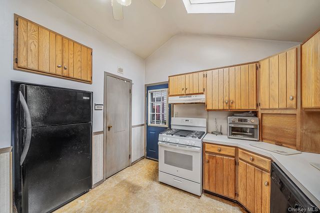 117 N Clinton Avenue, Bay Shore, NY 11706