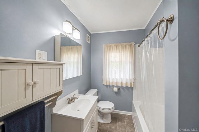 117 N Clinton Avenue, Bay Shore, NY 11706