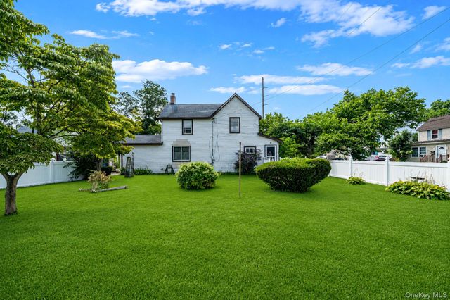 117 N Clinton Avenue, Bay Shore, NY 11706