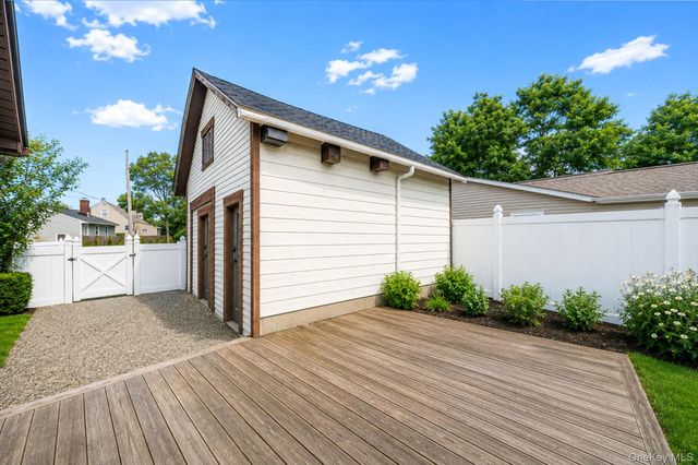 117 N Clinton Avenue, Bay Shore, NY 11706