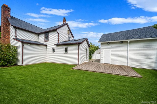 117 N Clinton Avenue, Bay Shore, NY 11706