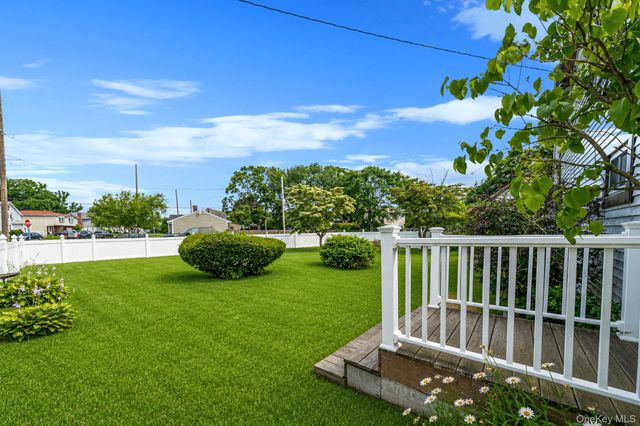 117 N Clinton Avenue, Bay Shore, NY 11706