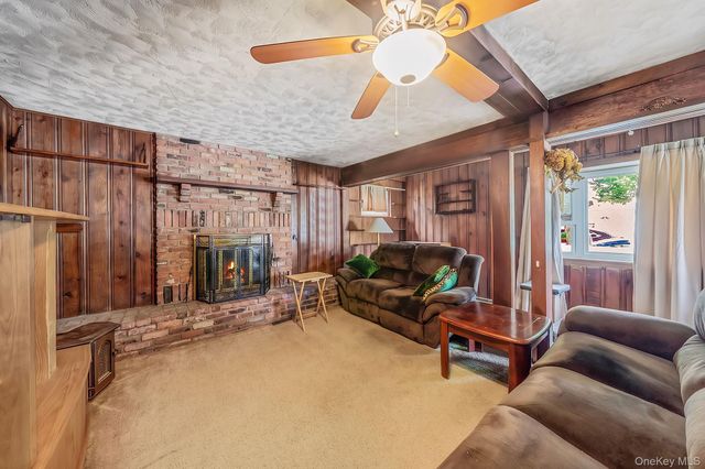 117 N Clinton Avenue, Bay Shore, NY 11706