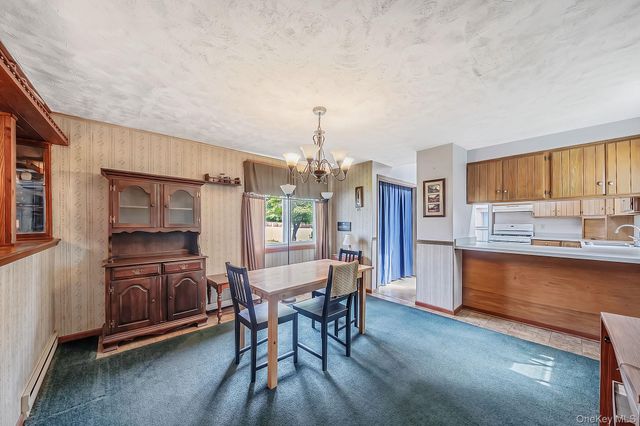 117 N Clinton Avenue, Bay Shore, NY 11706