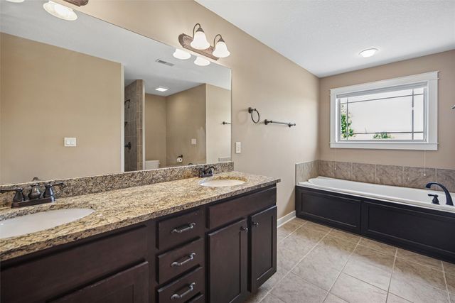 4512 NW 167th Street, Clive, IA 50325