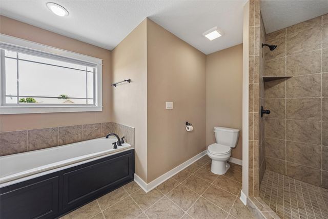 4512 NW 167th Street, Clive, IA 50325