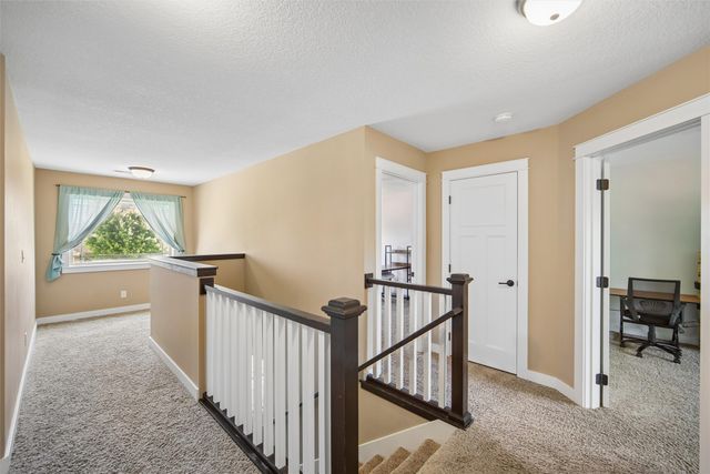 4512 NW 167th Street, Clive, IA 50325
