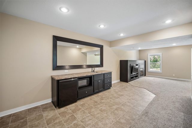 4512 NW 167th Street, Clive, IA 50325