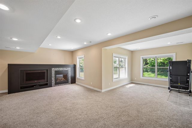 4512 NW 167th Street, Clive, IA 50325