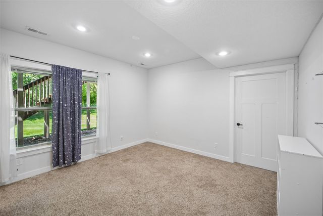 4512 NW 167th Street, Clive, IA 50325