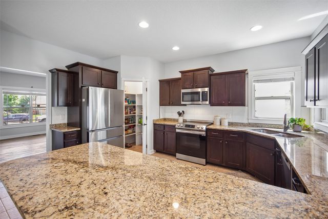 4512 NW 167th Street, Clive, IA 50325