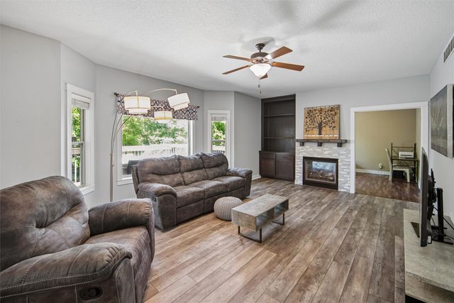4512 NW 167th Street, Clive, IA 50325