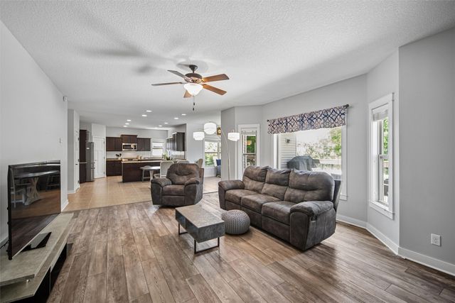 4512 NW 167th Street, Clive, IA 50325