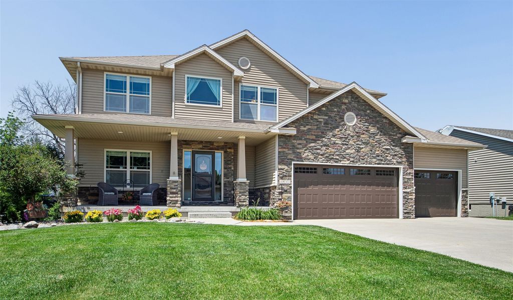 4512 NW 167th Street, Clive, IA 50325