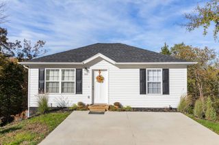 393 Walnut Street, Hollister, MO 65672