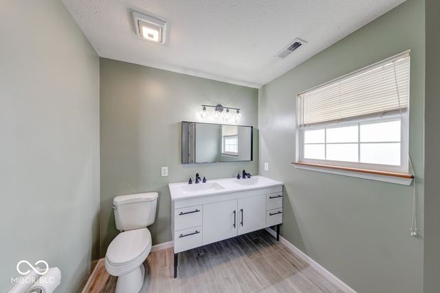 1125 Central Park Boulevard N, Greenwood, IN 46143