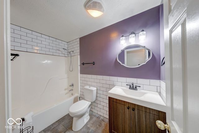 1125 Central Park Boulevard N, Greenwood, IN 46143