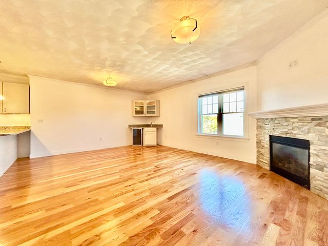 185 Essex Street 4D, Melrose, MA 02176