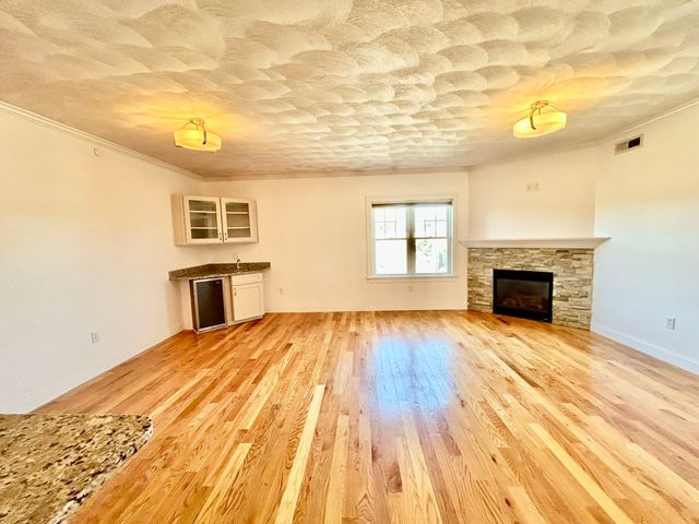 185 Essex Street 4D, Melrose, MA 02176