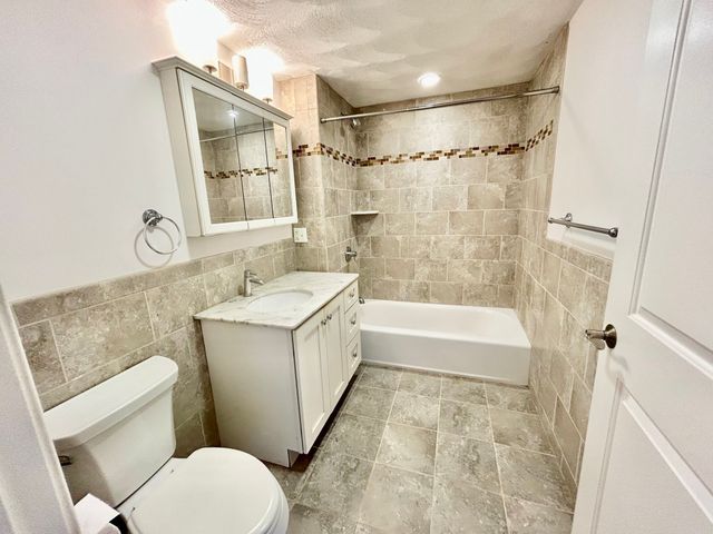 185 Essex Street 4D, Melrose, MA 02176