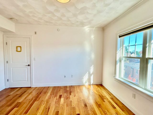 185 Essex Street 4D, Melrose, MA 02176