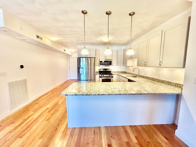 185 Essex Street 4D, Melrose, MA 02176