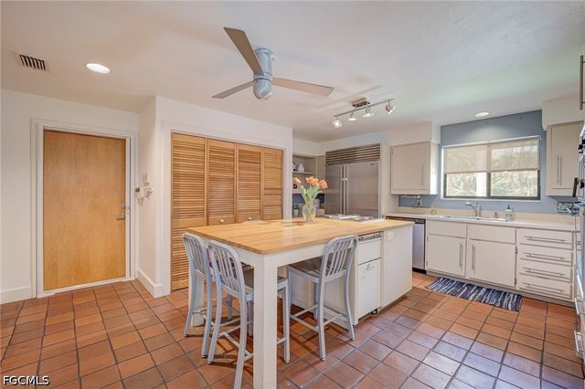 1215 Caloosa DR, Fort Myers, FL 33901