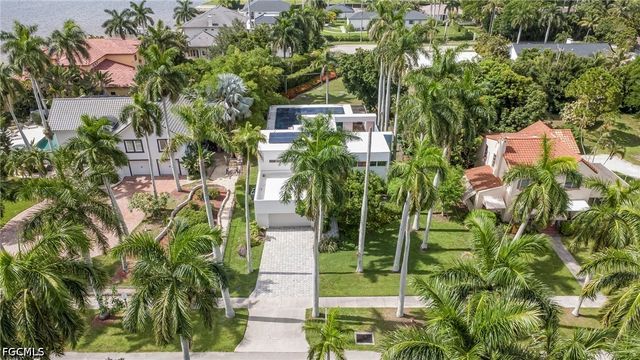 1215 Caloosa DR, Fort Myers, FL 33901