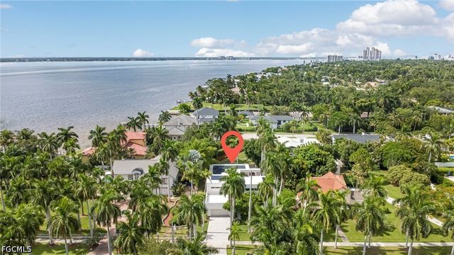 1215 Caloosa DR, Fort Myers, FL 33901