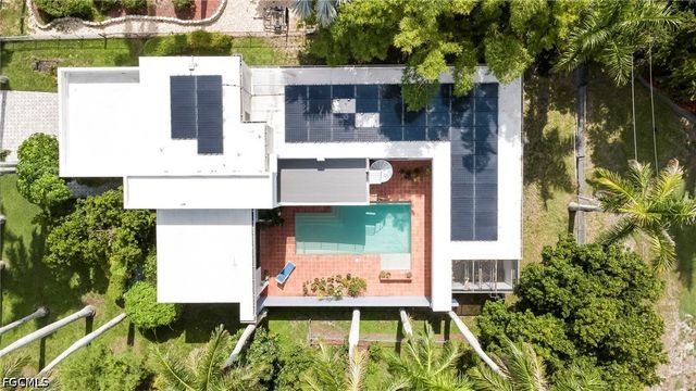 1215 Caloosa DR, Fort Myers, FL 33901